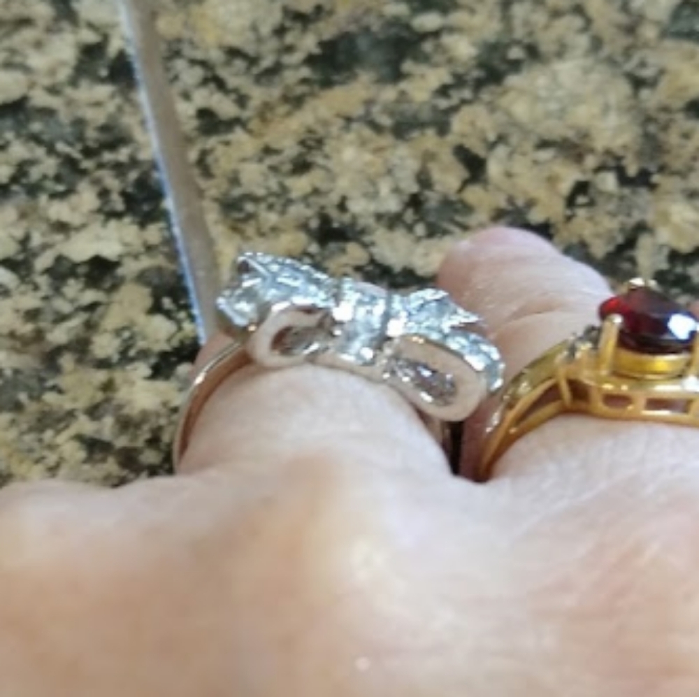NWT WHITE SAPPHIRE BOW TIED RING - Picture 3 of 3